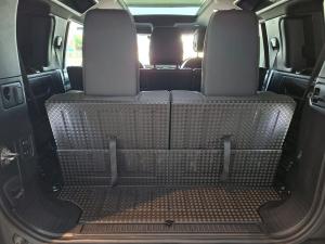 Land Rover Defender 110 D350 X-Dynamic HSE - Image 11