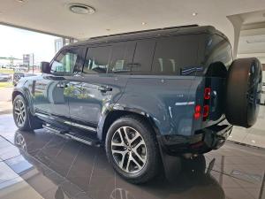 Land Rover Defender 110 D350 X-Dynamic HSE - Image 13
