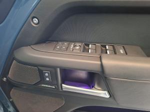 Land Rover Defender 110 D350 X-Dynamic HSE - Image 18