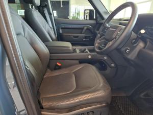 Land Rover Defender 110 D350 X-Dynamic HSE - Image 21