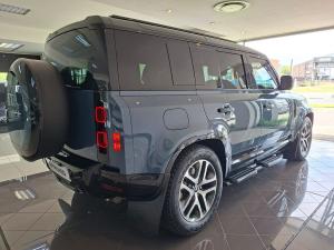 Land Rover Defender 110 D350 X-Dynamic HSE - Image 8