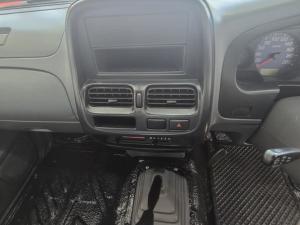 Nissan NP300 Hardbody 2 - Image 10