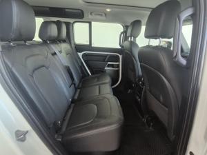 Land Rover Defender 110 D250 SE - Image 12