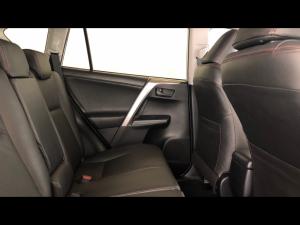 Toyota RAV4 2.0 GX auto - Image 12
