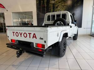 Toyota Land Cruiser 79 4.5D-4D LX V8 single cab - Image 2