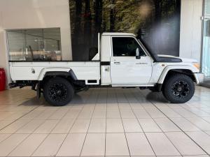 Toyota Land Cruiser 79 4.5D-4D LX V8 single cab - Image 3