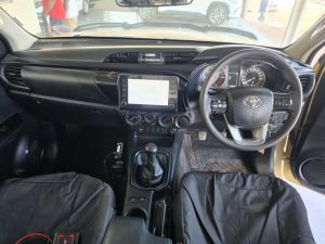 Toyota Hilux 2.4GD-6 single cab Raider manual - Image 6