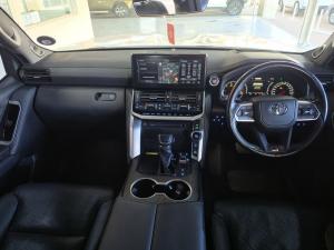 Toyota Land Cruiser 300 3.3D GR-Sport - Image 6