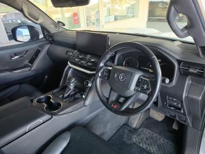 Toyota Land Cruiser 300 3.3D GR-Sport - Image 7