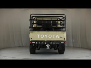 Toyota Land Cruiser 79 2.8GD-6 double cab auto - Image 5