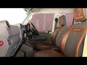 Toyota Land Cruiser 79 2.8GD-6 double cab auto - Image 7