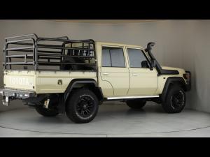 Toyota Land Cruiser 79 2.8GD-6 double cab auto - Image 2