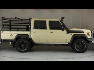 Toyota Land Cruiser 79 2.8GD-6 double cab auto - Image 3