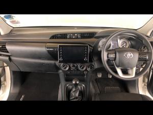 Toyota Hilux 2.4GD-6 double cab 4x4 Raider manual - Image 6