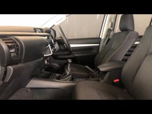 Toyota Hilux 2.4GD-6 double cab 4x4 Raider manual - Image 7