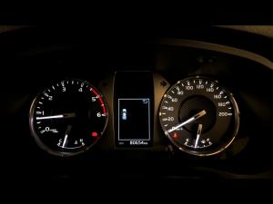 Toyota Hilux 2.4GD-6 double cab 4x4 Raider manual - Image 9