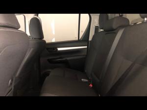 Toyota Hilux 2.4GD-6 double cab 4x4 Raider manual - Image 11