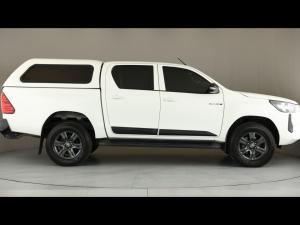 Toyota Hilux 2.4GD-6 double cab 4x4 Raider manual - Image 3