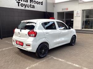 Toyota Vitz 1.0 XR manual - Image 2
