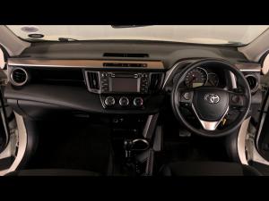 Toyota RAV4 2.0 GX auto - Image 6