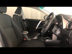 Toyota RAV4 2.0 GX auto - Image 10