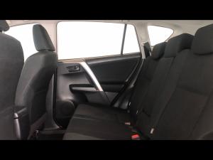 Toyota RAV4 2.0 GX auto - Image 11