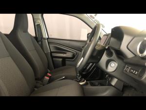 Toyota Vitz 1.0 XR manual - Image 10