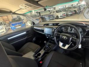 Toyota Hilux 2.4GD-6 single cab 4x4 Raider manual - Image 6