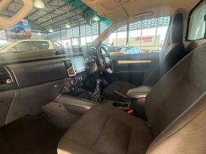 Toyota Hilux 2.4GD-6 single cab 4x4 Raider manual - Image 7