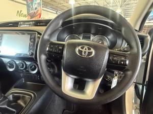 Toyota Hilux 2.4GD-6 single cab 4x4 Raider manual - Image 8