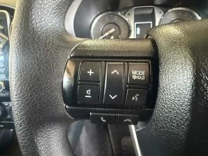 Toyota Hilux 2.4GD-6 single cab 4x4 Raider manual - Image 9