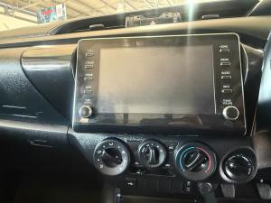 Toyota Hilux 2.4GD-6 single cab 4x4 Raider manual - Image 12