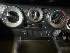 Toyota Hilux 2.4GD-6 single cab 4x4 Raider manual - Image 13