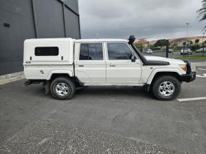 Toyota Land Cruiser 79 4.5D-4D V8 double cab LX 70th Anniversary - Image 3