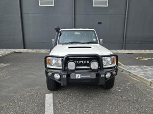 Toyota Land Cruiser 79 4.5D-4D V8 double cab LX 70th Anniversary - Image 4