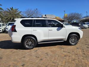 Toyota Land Cruiser Prado 3.0DT VX - Image 3