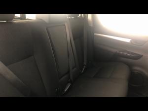 Toyota Hilux 2.4GD-6 double cab 4x4 Raider auto - Image 12