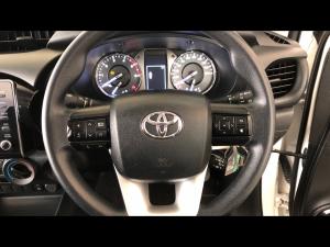 Toyota Hilux 2.4GD-6 double cab Raider manual - Image 8