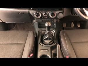 Toyota Hilux 2.4GD-6 double cab Raider manual - Image 15