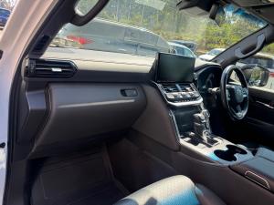 Toyota Land Cruiser 300 3.3D GR-Sport - Image 7