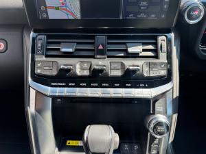 Toyota Land Cruiser 300 3.3D GR-Sport - Image 15