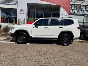 Toyota Land Cruiser 300 3.3D GR-Sport - Image 23