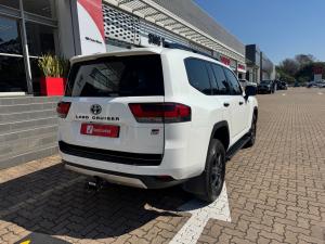 Toyota Land Cruiser 300 3.3D GR-Sport - Image 2