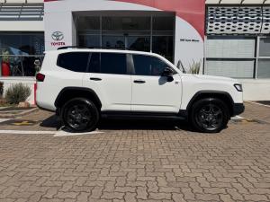Toyota Land Cruiser 300 3.3D GR-Sport - Image 3