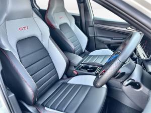 Volkswagen Golf GTI - Image 10