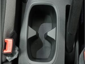 Nissan Magnite 1.0 Visia auto - Image 10