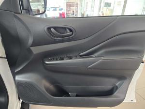 Nissan Navara 2.5DDTI PRO-4X Warrior 4X4 automatic D/C - Image 14