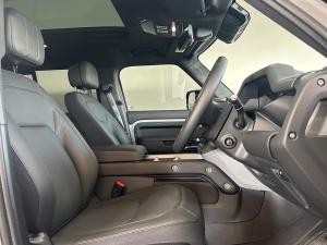 Land Rover Defender 130 D350 X-Dynamic HSE - Image 17