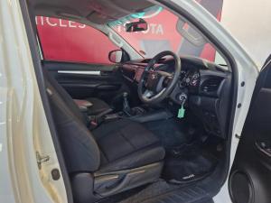 Toyota Hilux 2.4GD-6 single cab Raider manual - Image 10