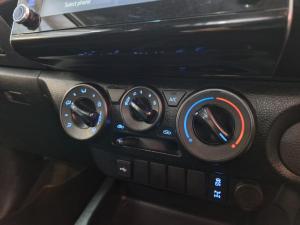 Toyota Hilux 2.4GD-6 single cab Raider manual - Image 16